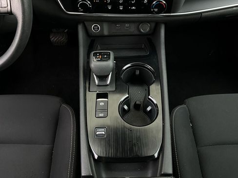 Used 2023 Nissan Rogue S image 14