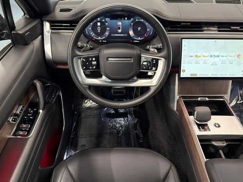 Certified 2025 Land Rover Range Rover SE AWD/4WD image 33