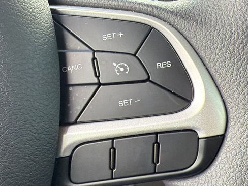 Used 2023 Jeep Renegade Latitude AWD/4WD image 22