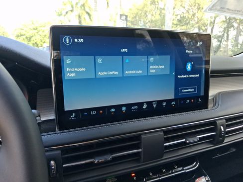 Certified 2025 Lincoln Corsair FWD image 19