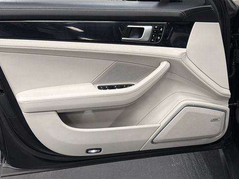 Used 2019 Porsche Panamera 4 AWD/4WD image 21