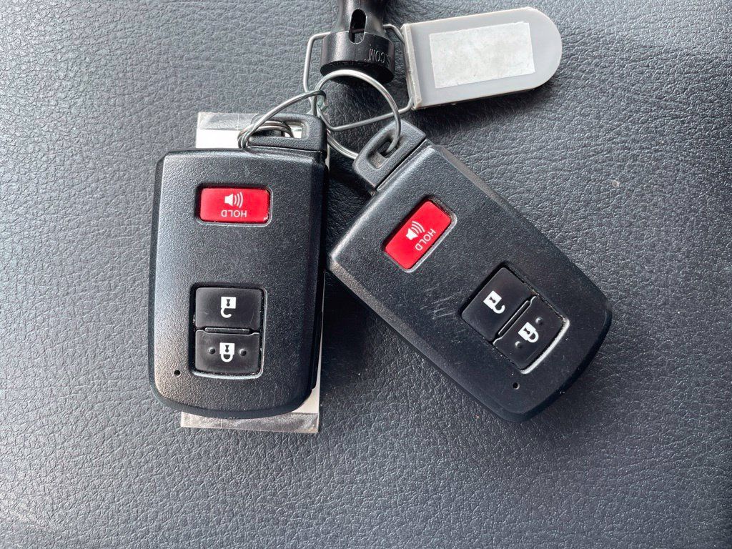 Used 2023 Toyota Tacoma SR5 AWD/4WD image 19