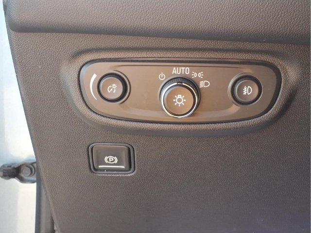 Used 2024 GMC Terrain SLT FWD image 12