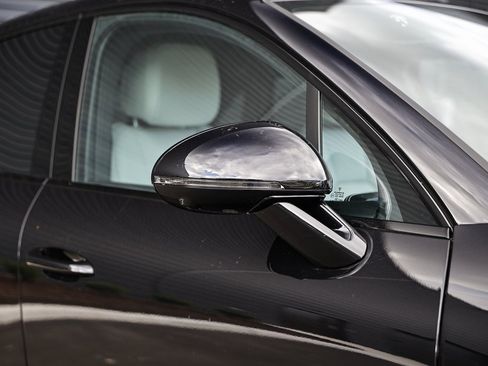 New 2026 Porsche Macan image 17