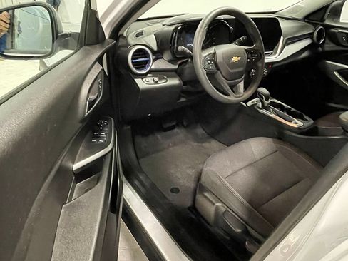 Used 2024 Chevrolet Trax LS w/ Driver Confidence Package FWD image 17