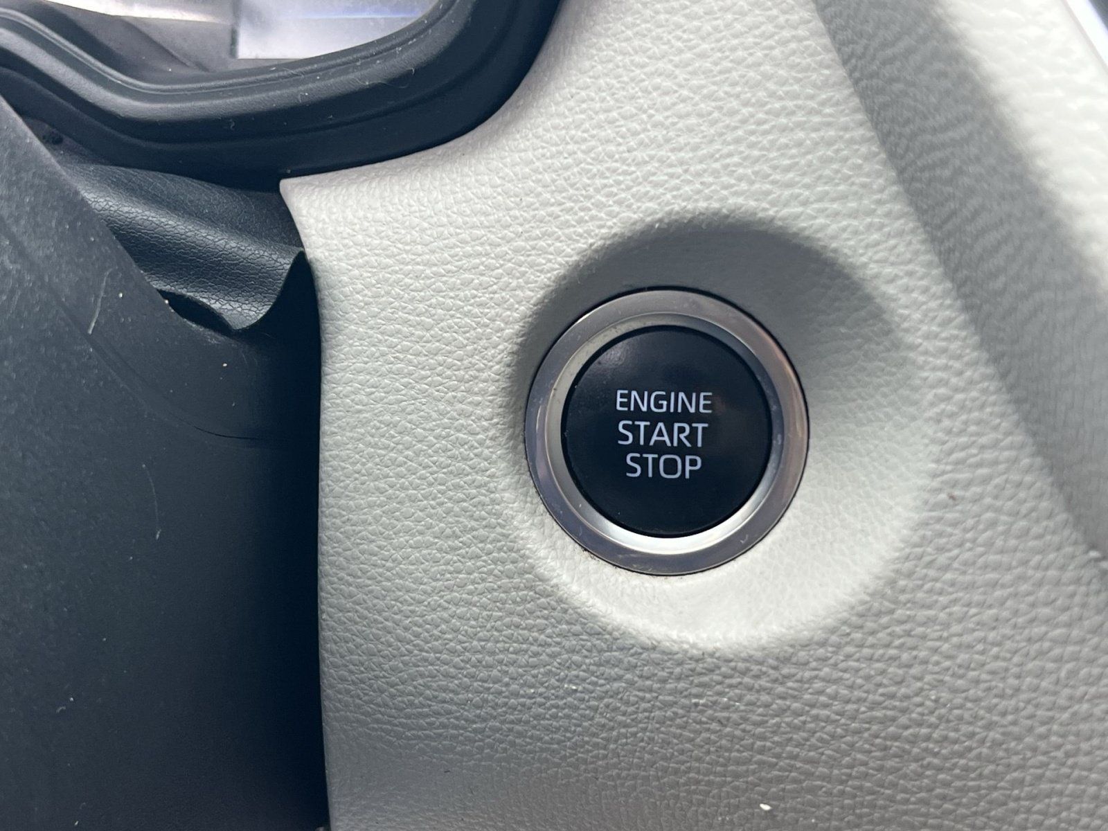 Used 2022 Toyota Corolla Cross LE FWD image 30