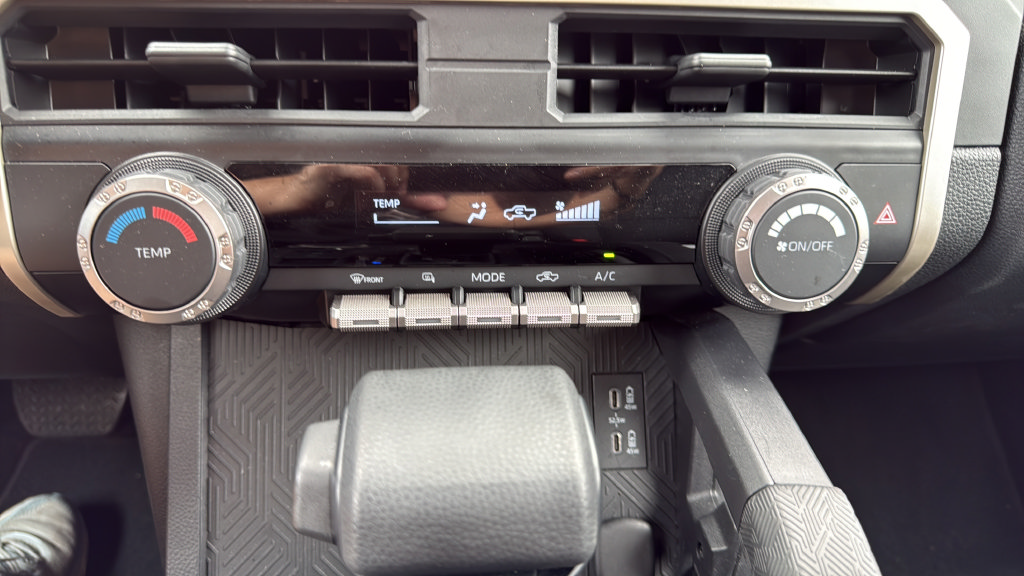 Used 2024 Toyota Tacoma SR AWD/4WD image 30