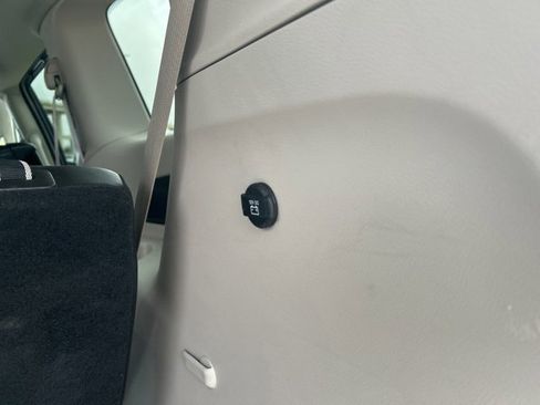 Used 2024 Chrysler Pacifica Touring-L image 11