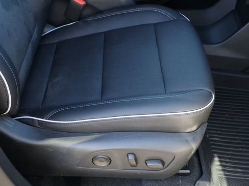 Used 2025 Buick Enclave Preferred w/ Power Package image 32