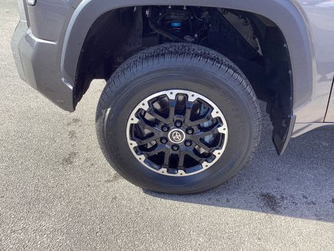 Used 2022 Toyota Tundra SR5 w/ TRD Off-Road Premium Package image 9