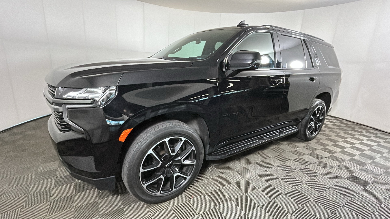 Used 2021 Chevrolet Tahoe RST w/ Luxury Package AWD/4WD image 8