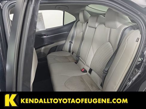 Used 2022 Toyota Camry SE w/ Cold Weather Package FWD image 18