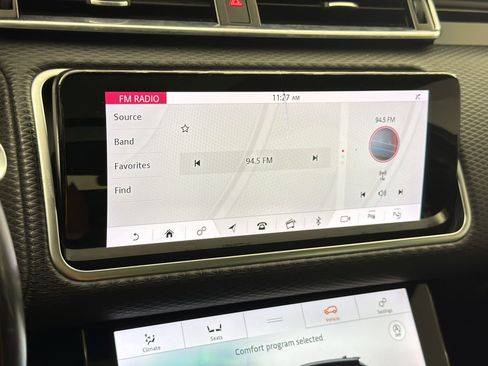 Used 2019 Land Rover Range Rover Velar R-Dynamic SE AWD/4WD image 18