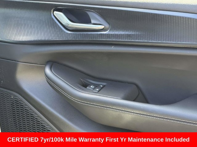 Certified 2025 Jeep Grand Cherokee Altitude AWD/4WD image 9