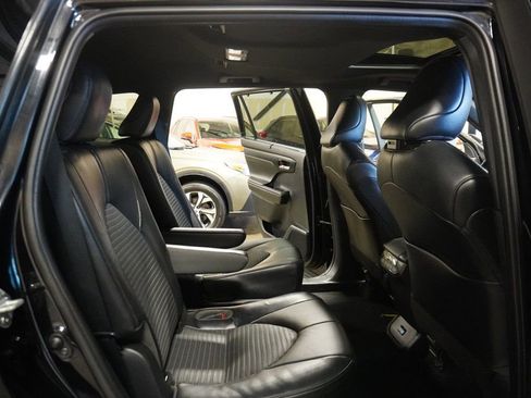Used 2022 Toyota Highlander XSE image 8