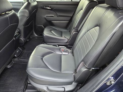 Used 2022 Toyota Highlander XLE image 19