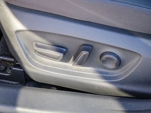 Used 2019 Toyota Camry L image 20