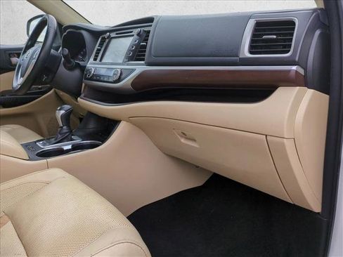 Used 2015 Toyota Highlander Limited image 20