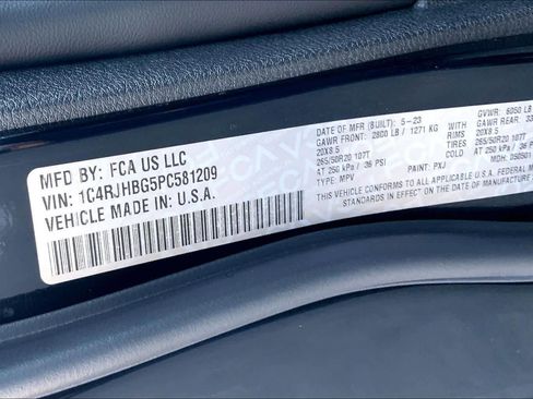 Used 2023 Jeep Grand Cherokee Limited image 31