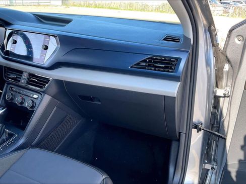 Used 2022 Volkswagen Taos SE image 18