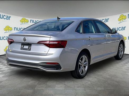 Used 2024 Volkswagen Jetta SE FWD image 6
