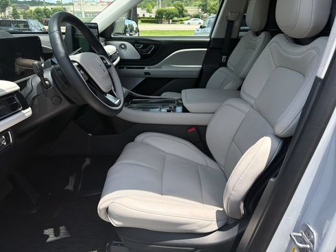 Used 2025 Lincoln Aviator Reserve w/ Luxury Package RWD image 19