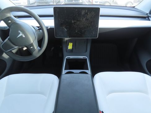 Used 2024 Tesla Model Y Long Range image 7