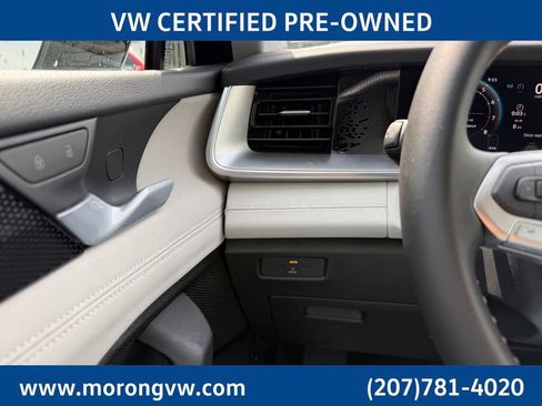 Certified 2025 Volkswagen Tiguan SE AWD/4WD image 44