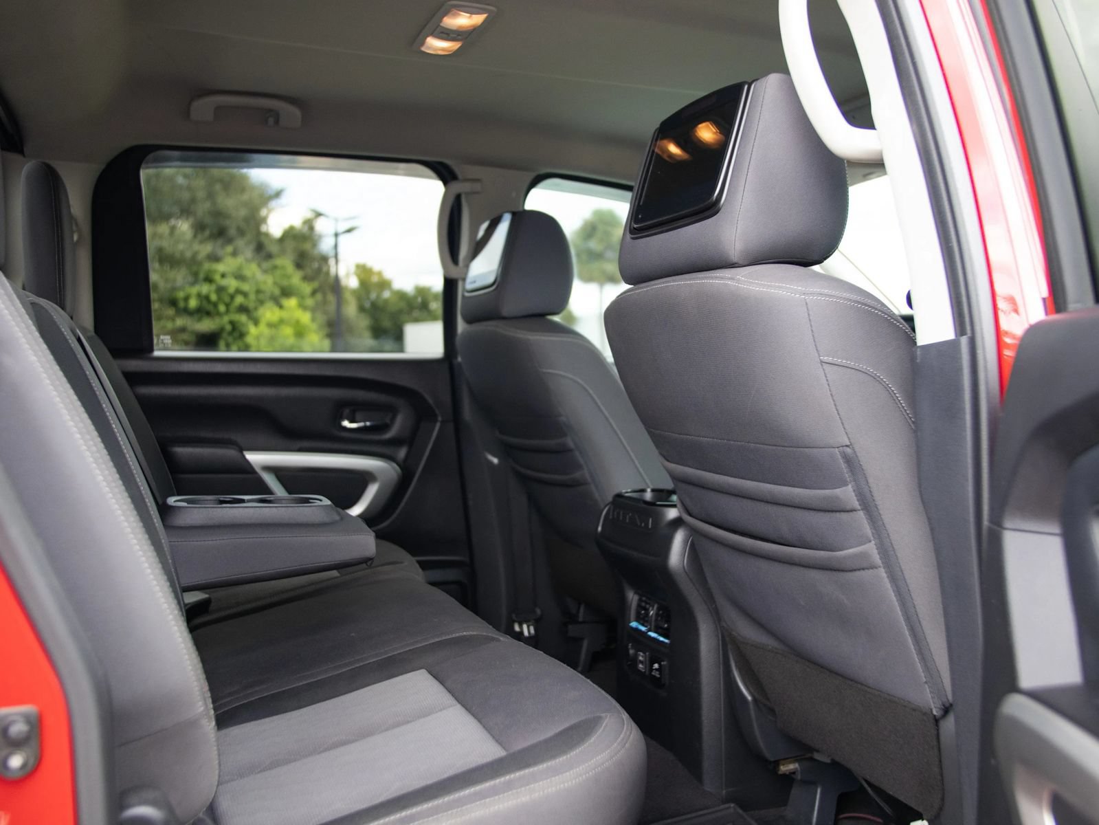 Used 2021 Nissan Titan SV w/ SV Convenience Package RWD image 22