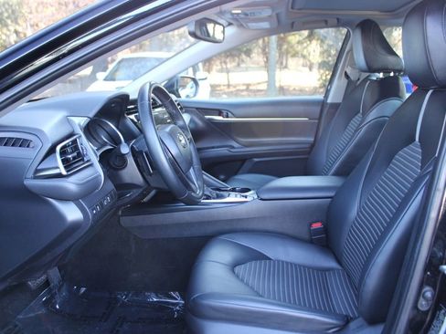 Used 2020 Toyota Camry SE image 11