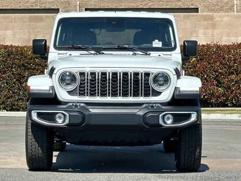 Used 2025 Jeep Wrangler Sahara image 9
