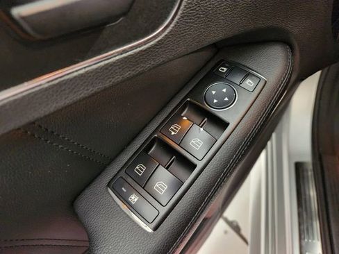 Used 2010 Mercedes-Benz E 350 4MATIC Sedan image 23