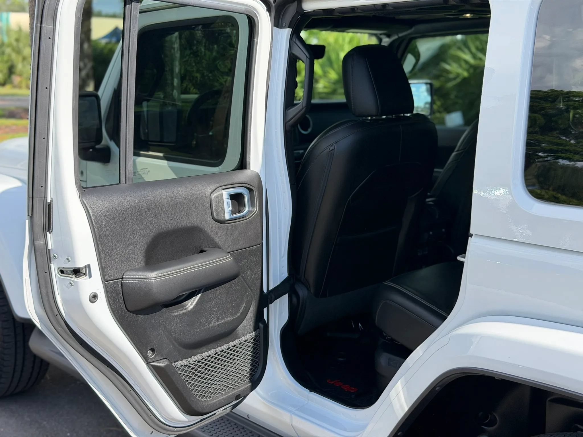 Used 2021 Jeep Wrangler Unlimited Sahara AWD/4WD image 25