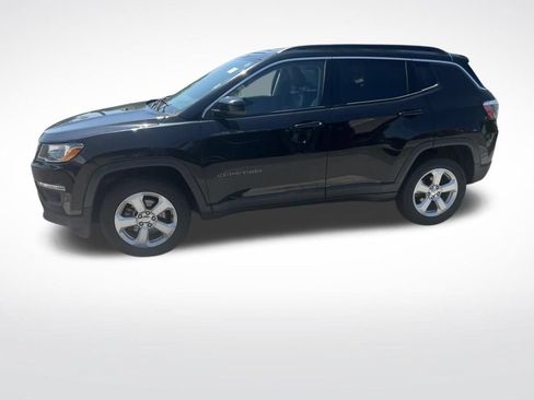 Used 2018 Jeep Compass Latitude w/ Popular Equipment Group AWD/4WD image 2