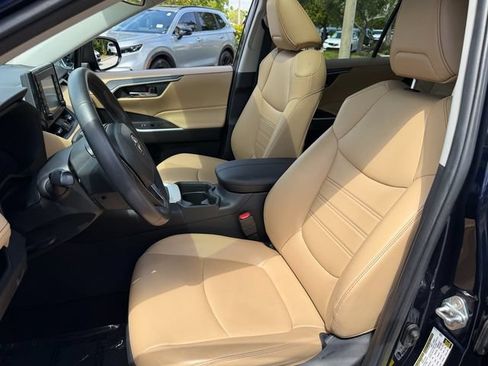 Used 2020 Toyota RAV4 XLE Premium FWD image 9