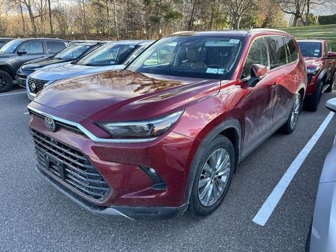 Used 2024 Toyota Grand Highlander AWD image 2