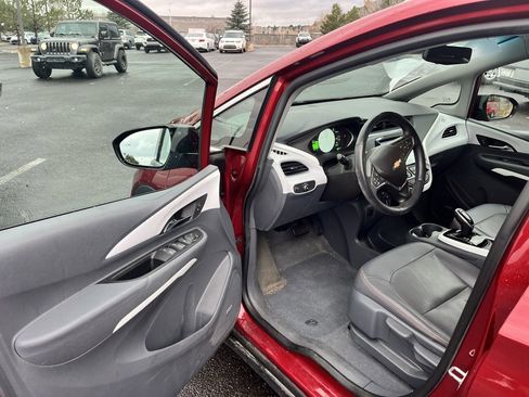 Used 2019 Chevrolet Bolt Premier w/ Infotainment Package image 11
