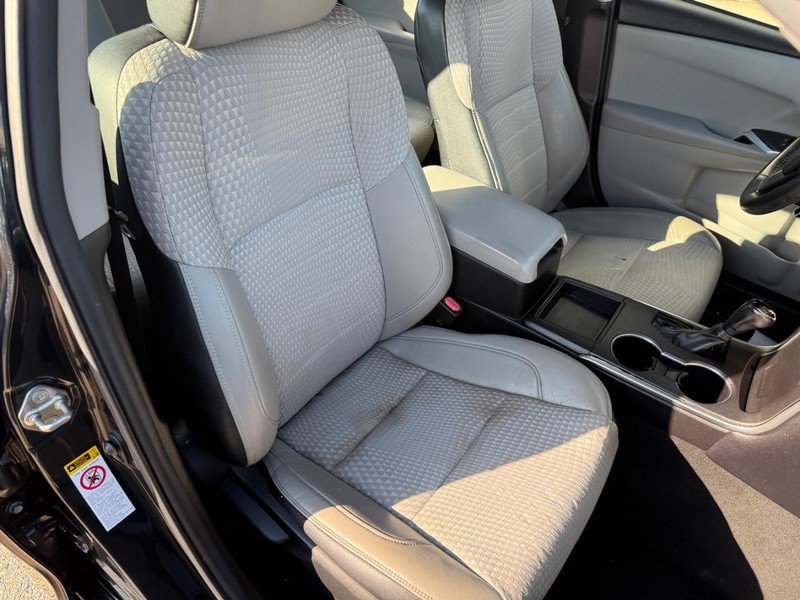 Used 2015 Toyota Camry SE FWD image 11