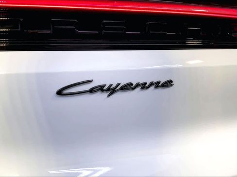 Used 2024 Porsche Cayenne Coupe image 35