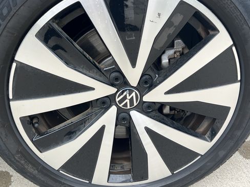 Certified 2023 Volkswagen Taos SE FWD image 12
