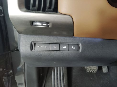 Used 2023 Nissan Pathfinder Platinum image 19