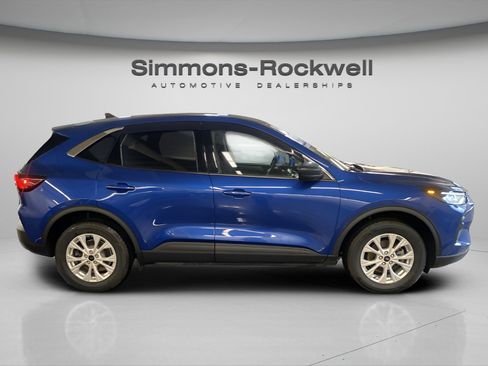 Used 2023 Ford Escape Active image 4