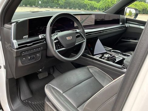 Used 2025 Cadillac Escalade Sport w/ Touring Package AWD/4WD image 20