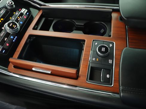 Used 2020 Lincoln Navigator 2WD image 16