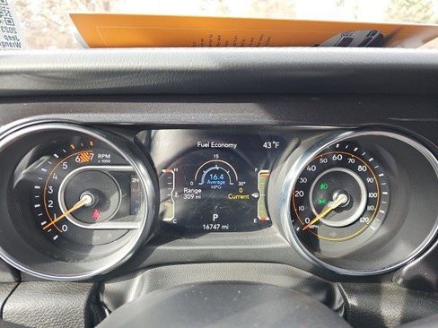 Used 2023 Jeep Wrangler Unlimited Sahara image 23