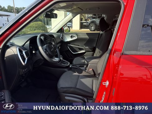 Used 2025 Kia Soul LX w/ LX Technology Package FWD image 10