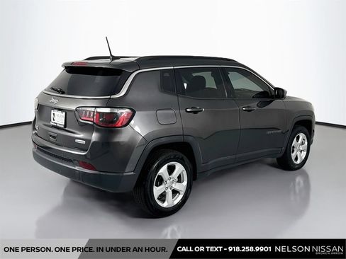 Used 2018 Jeep Compass Latitude w/ Popular Equipment Group AWD/4WD image 5
