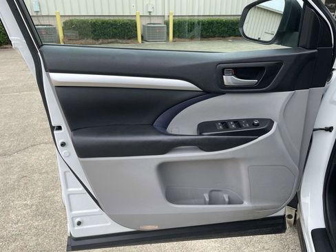 Used 2017 Toyota Highlander XLE FWD image 15