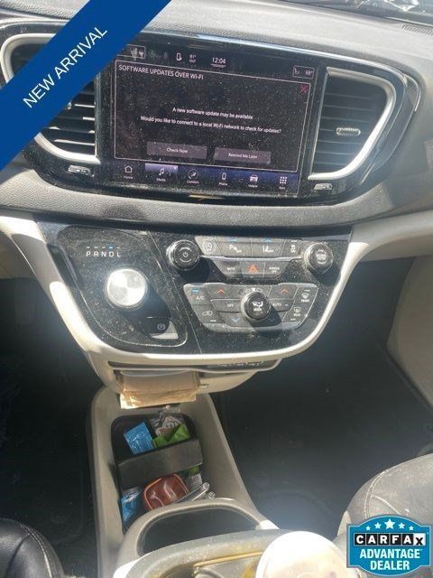 Used 2022 Chrysler Pacifica Touring-L FWD image 8