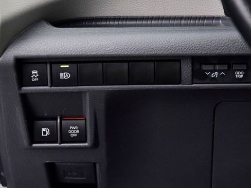 Certified 2024 Toyota Sienna XLE image 27